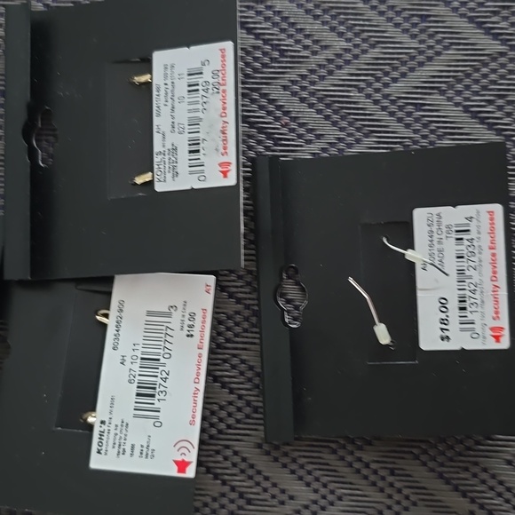 DANA BUCHMAN BRAND WOMEN'S FASHION JEWELRY BUNDLE OF 8 PAIRS OF PIERCED โฆ - Picture 13 of 14